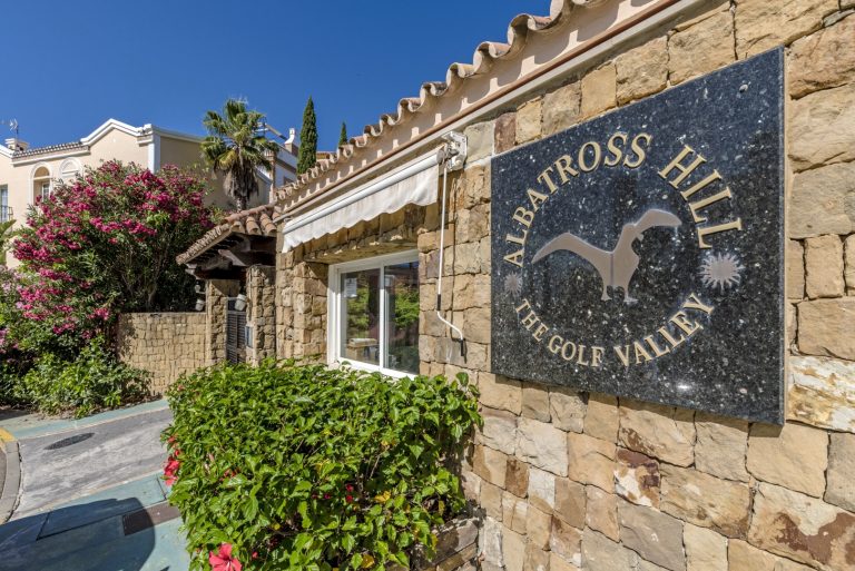 Entrance of Albatross Hill in Nueva Andalucía, Marbella