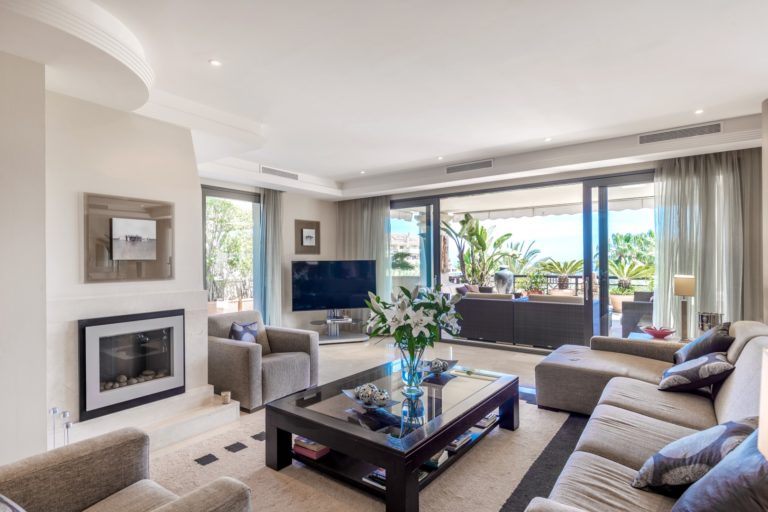 Holiday rentals in Laguna de Banus