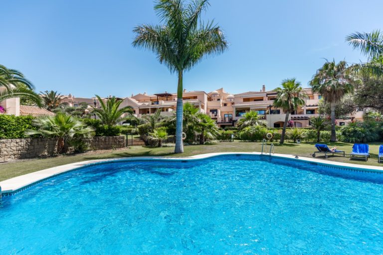 Hágase con una propiedad en Las Mimosas