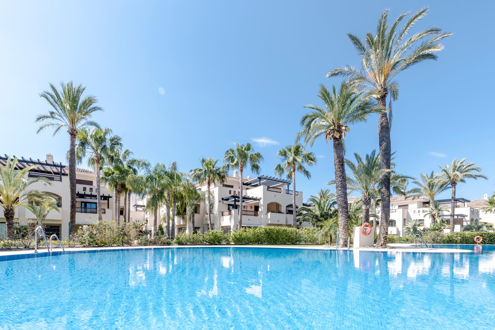 Buy a property in La Medina de Banus