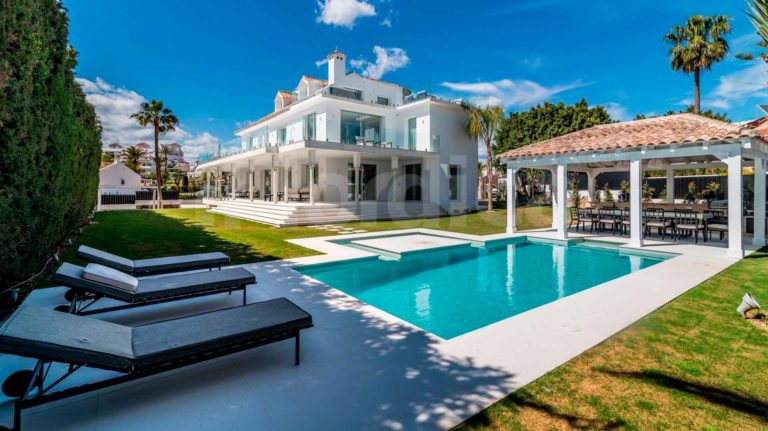 renting villa in marbella